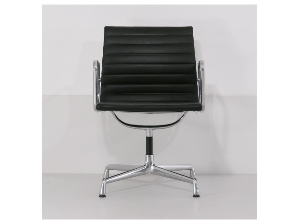 VITRA EA 108 – Eames Aluminium Chair, Leder Schwarz – Bild 2