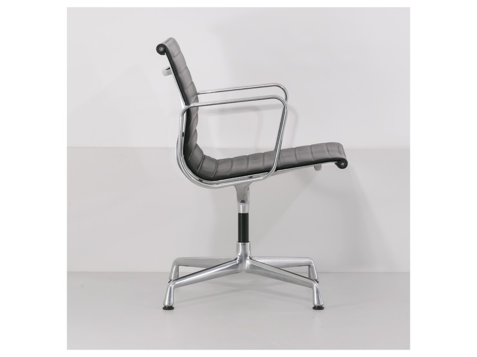 VITRA EA 108 – Eames Aluminium Chair, Leder Schwarz – Bild 3
