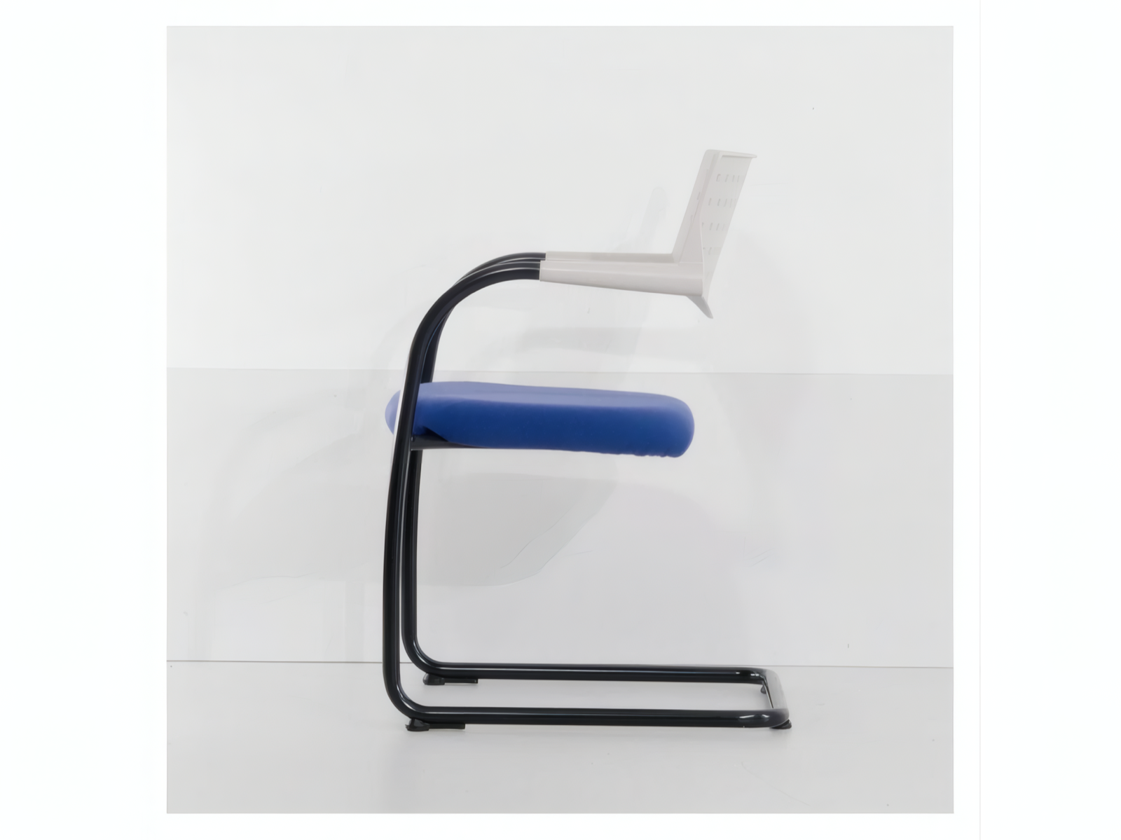Vitra Visavis Konferenzstuhl Blau Schwarz – Bild 3