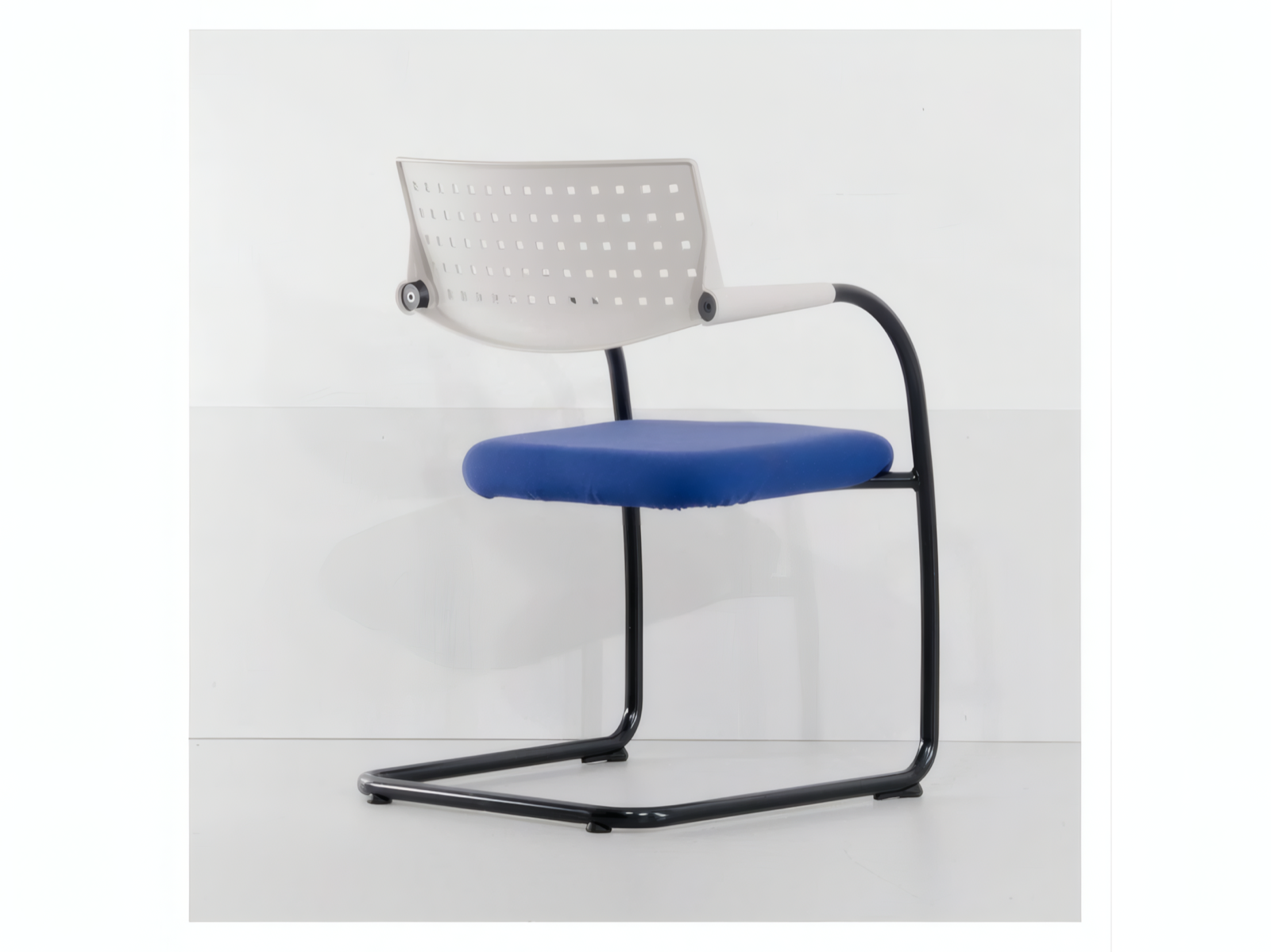 Vitra Visavis Konferenzstuhl Blau Schwarz – Bild 6