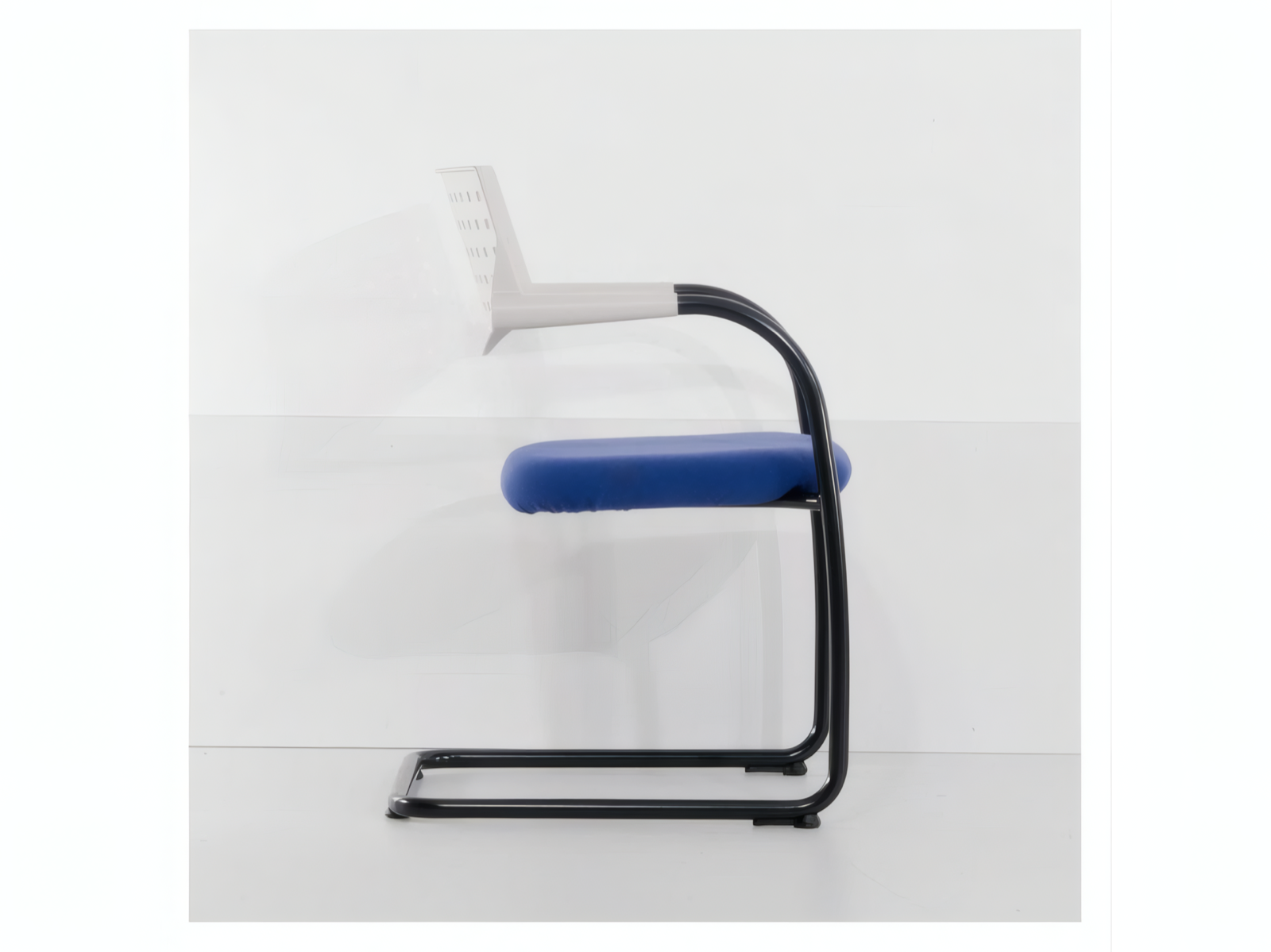 Vitra Visavis Konferenzstuhl Blau Schwarz – Bild 7