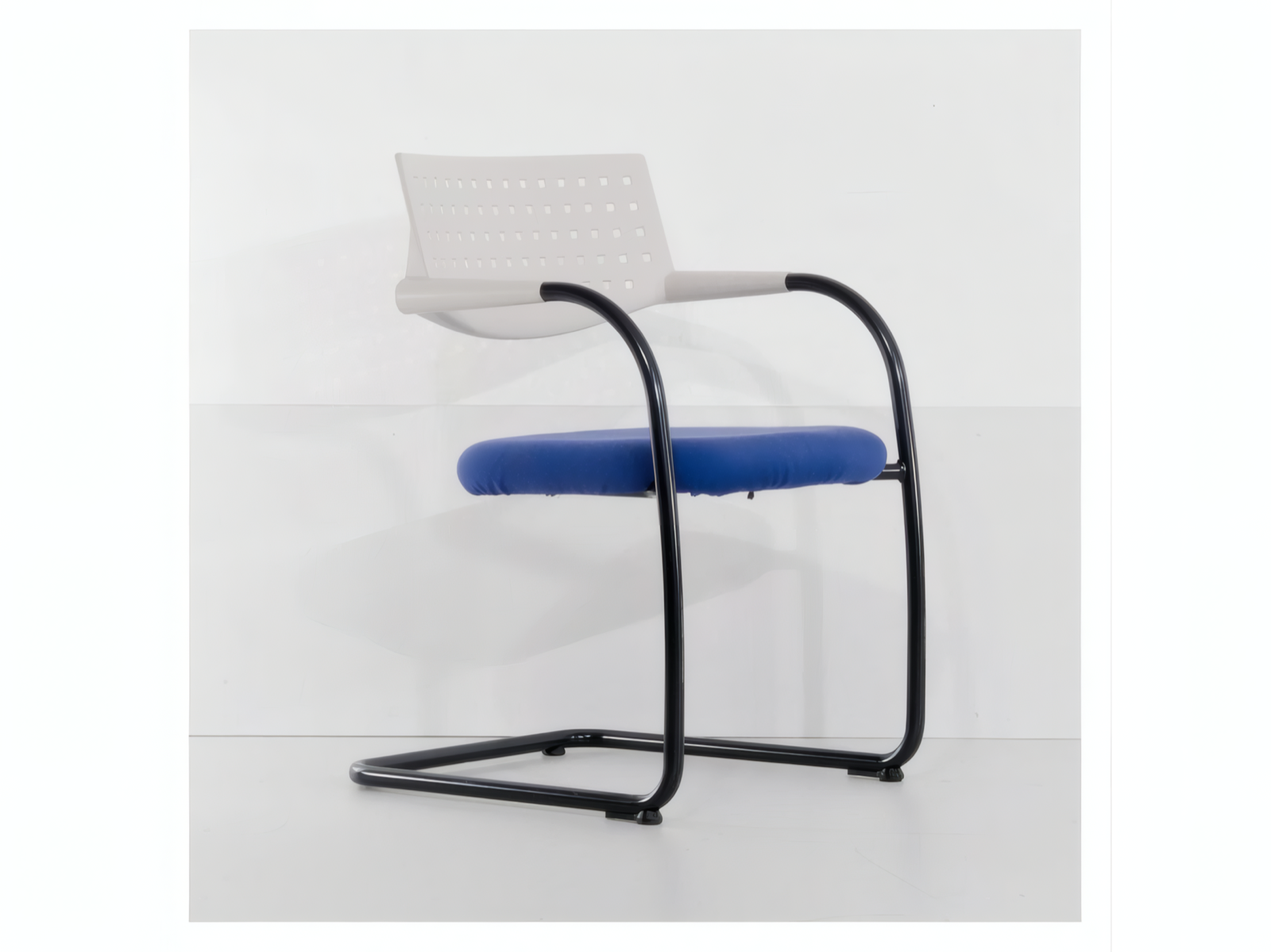 Vitra Visavis Konferenzstuhl Blau Schwarz – Bild 8
