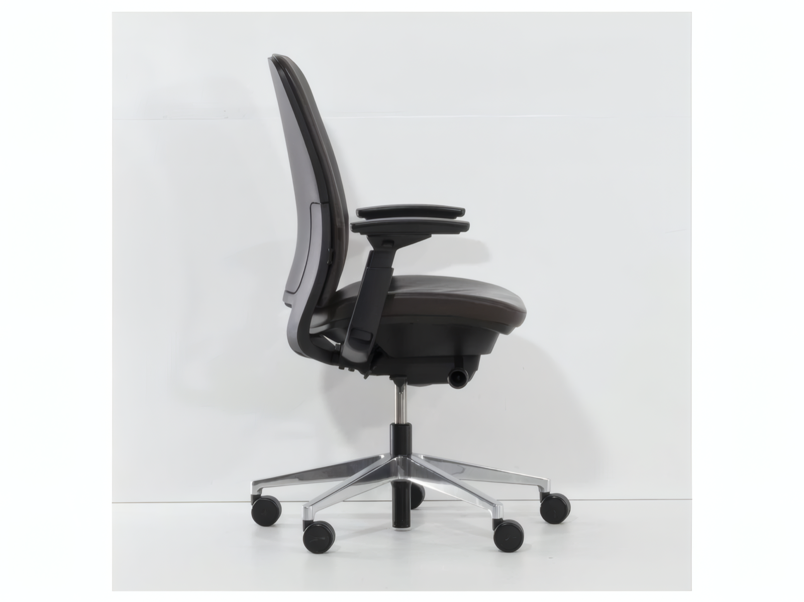 STEELCASE Amia Bürodrehstuhl, Leder Braun, Alu-Fußkreuz – Bild 3