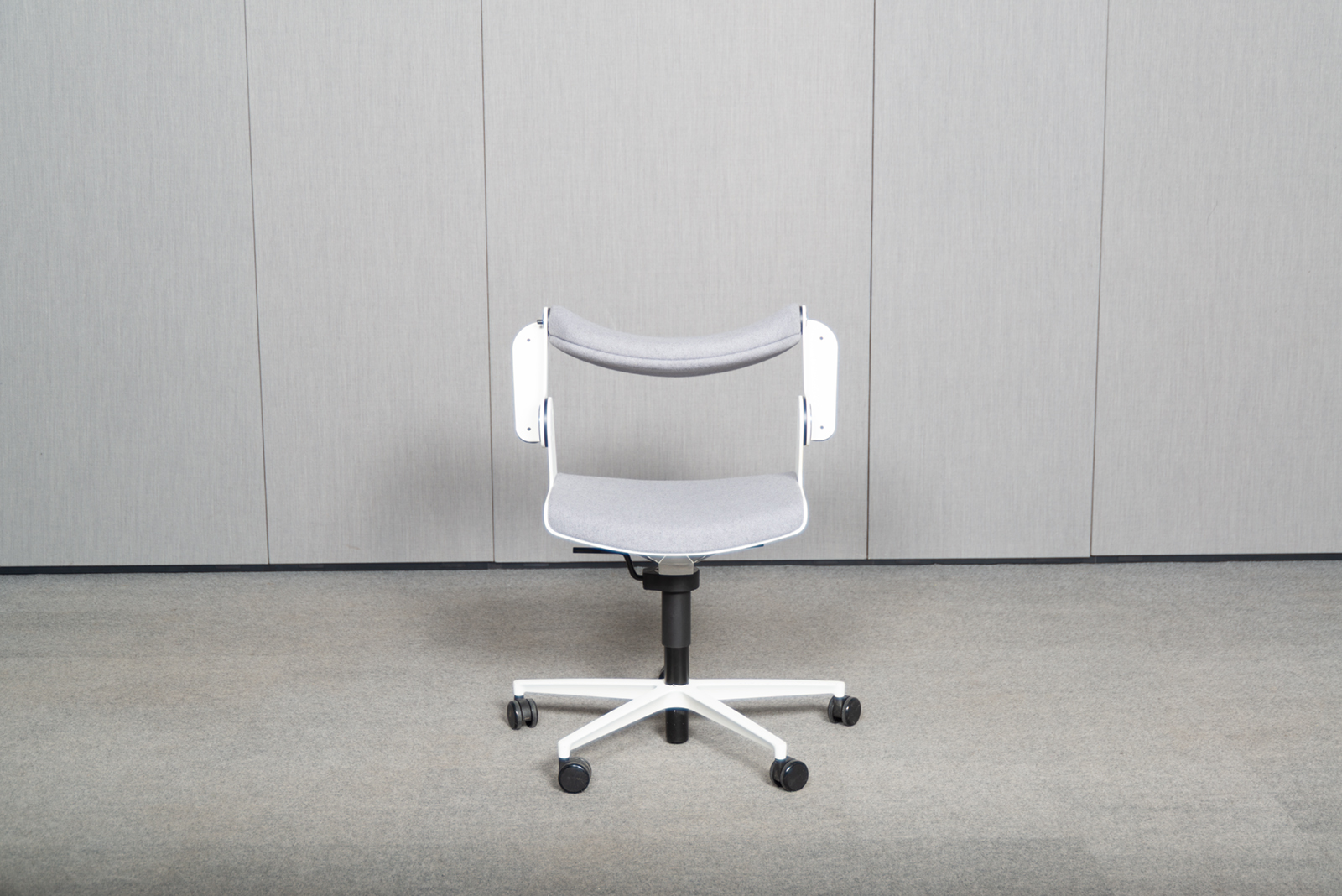 KÖNIG + NEURATH Balance.Chair Sitz-/Stehstuhl, Hellgrau – Bild 5