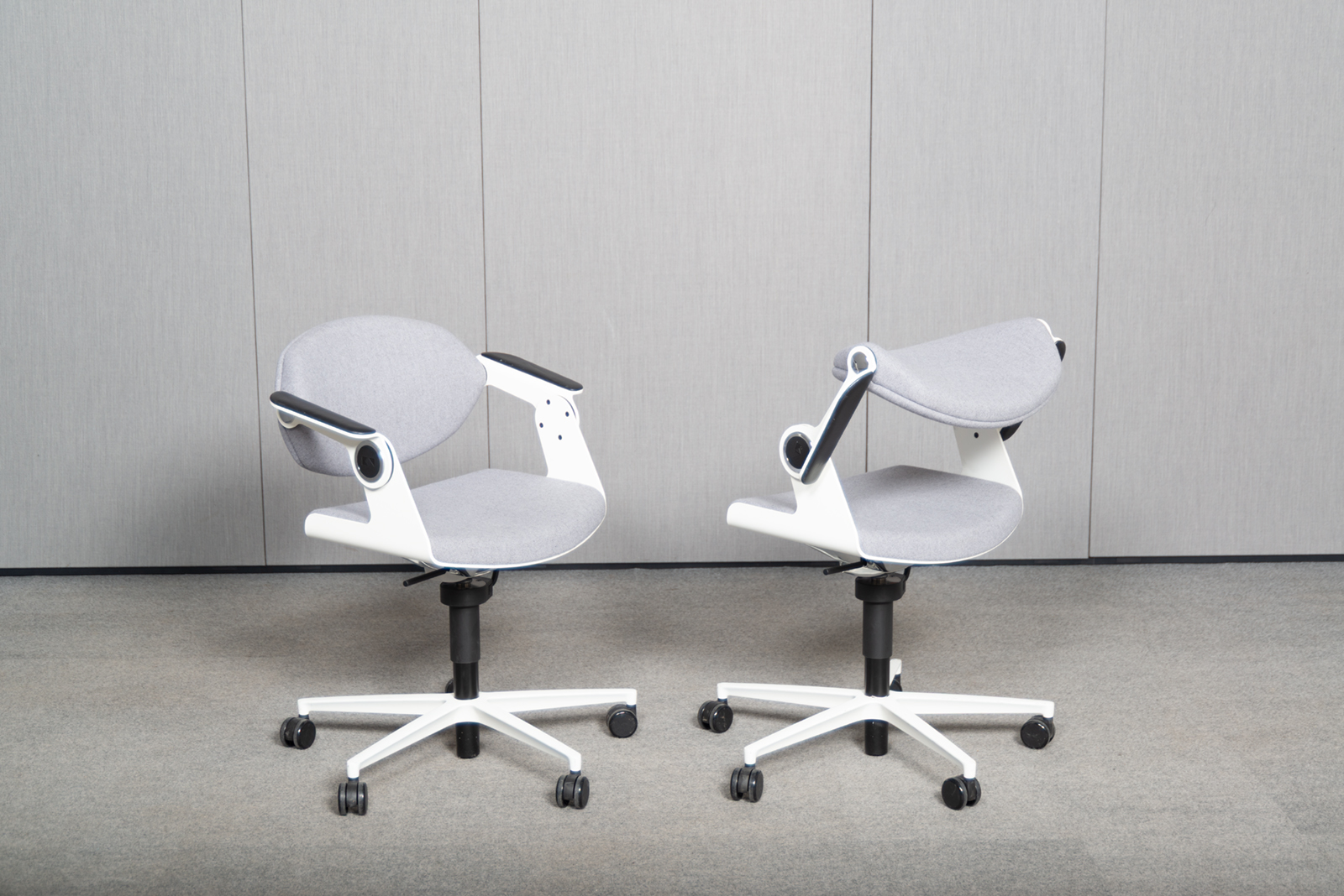 KÖNIG + NEURATH Balance.Chair Sitz-/Stehstuhl, Hellgrau – Bild 3