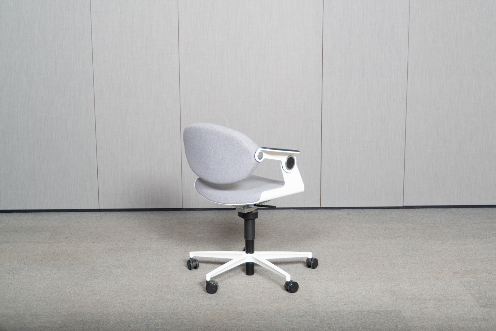 KÖNIG + NEURATH Balance.Chair Sitz-/Stehstuhl, Hellgrau – Bild 11