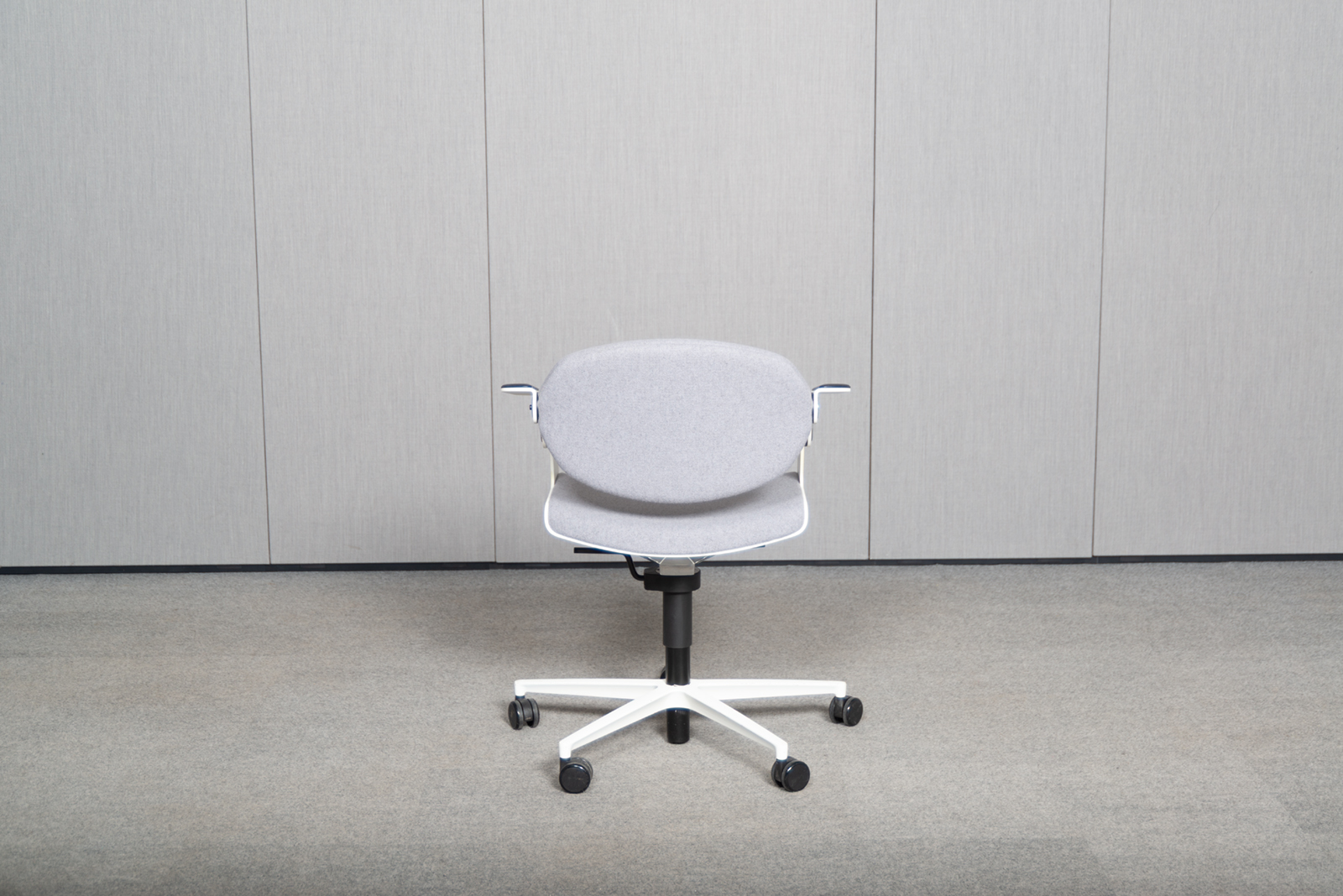 KÖNIG + NEURATH Balance.Chair Sitz-/Stehstuhl, Hellgrau – Bild 10