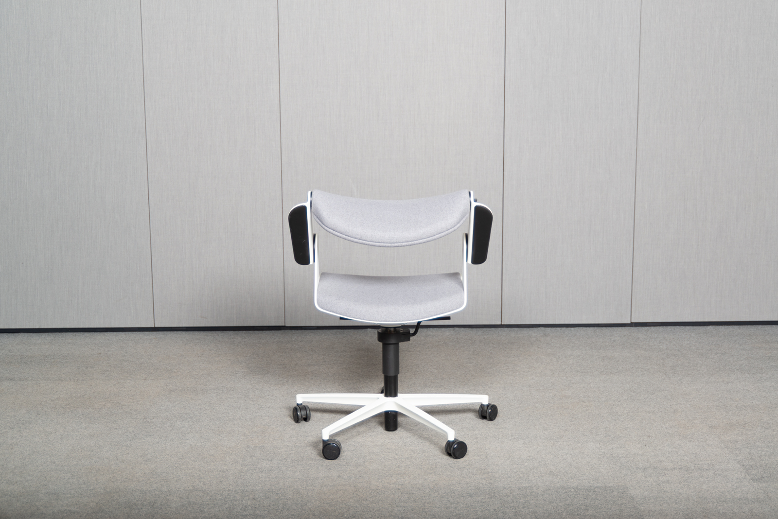 KÖNIG + NEURATH Balance.Chair Sitz-/Stehstuhl, Hellgrau – Bild 9