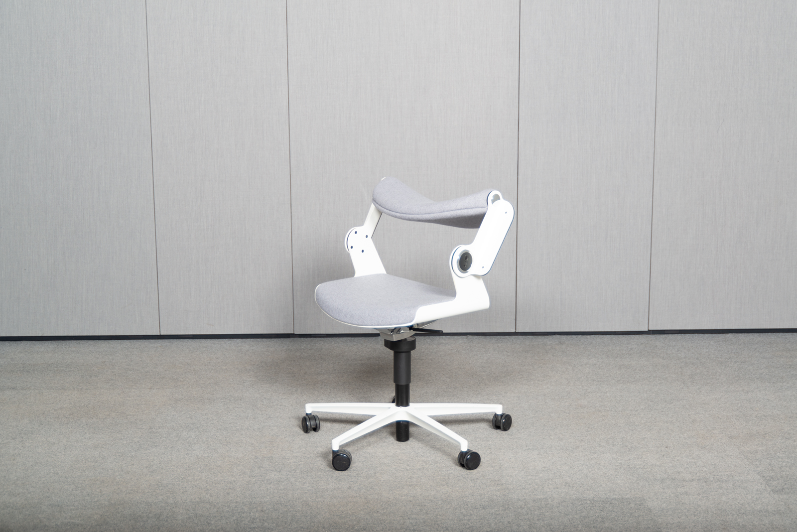 KÖNIG + NEURATH Balance.Chair Sitz-/Stehstuhl, Hellgrau – Bild 6
